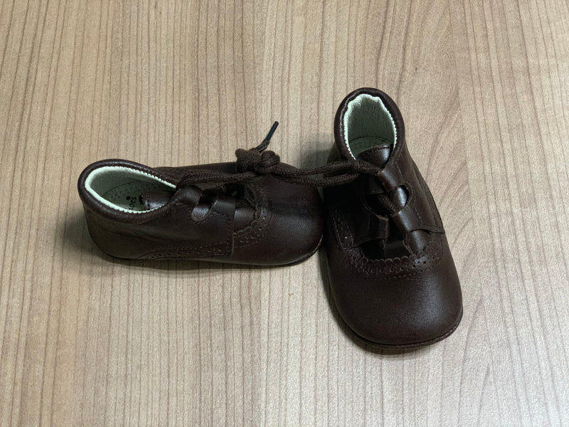 Zapatos elegantes para niños DISPONIBLE EN MALABO