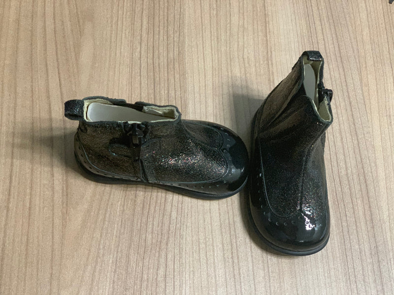 Zapatos botas para niñas DISPONIBLE EN MALABO