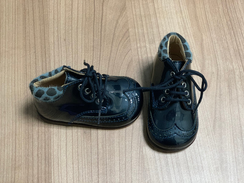 Zapatos botines para niños DISPONIBLE EN MALABO