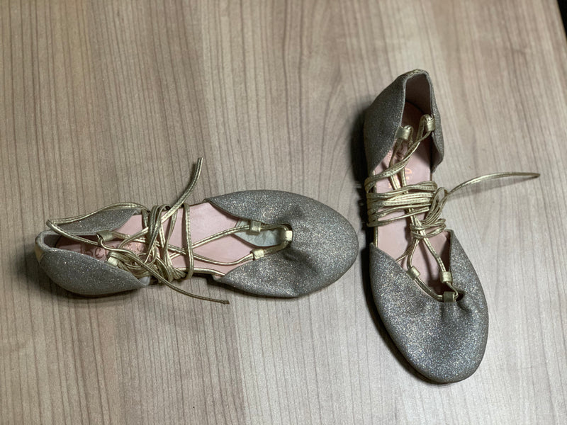Zapatos casuales para niñas DISPONIBLE EN MALABO